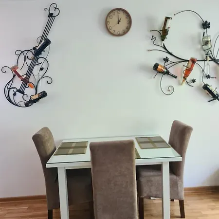 Friend Lux 贝尔格莱德